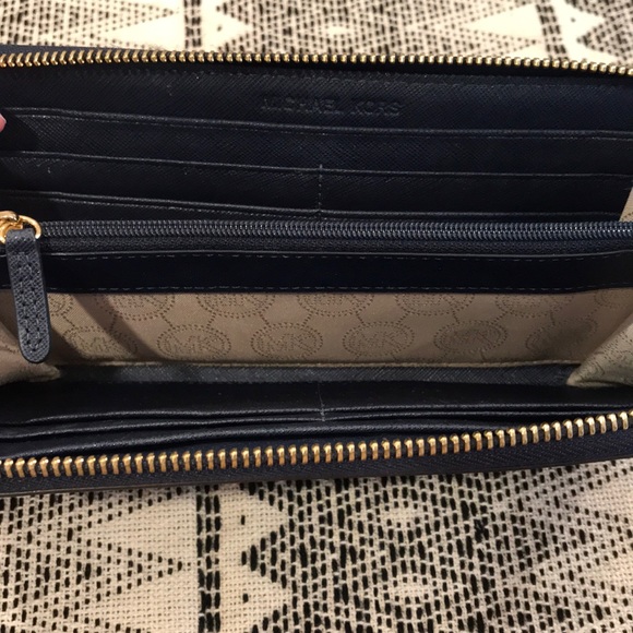 Michael Kors Navy Wallet - Picture 7 of 7